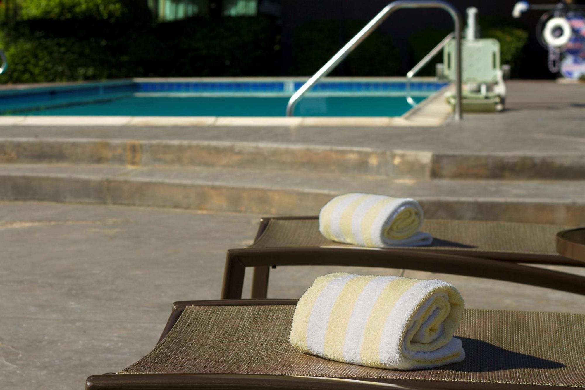 Doubletree By Hilton Orange County Airport Hotel Santa Ana Exterior foto