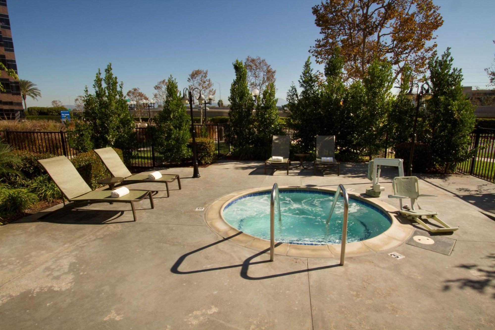 Doubletree By Hilton Orange County Airport Hotel Santa Ana Exterior foto