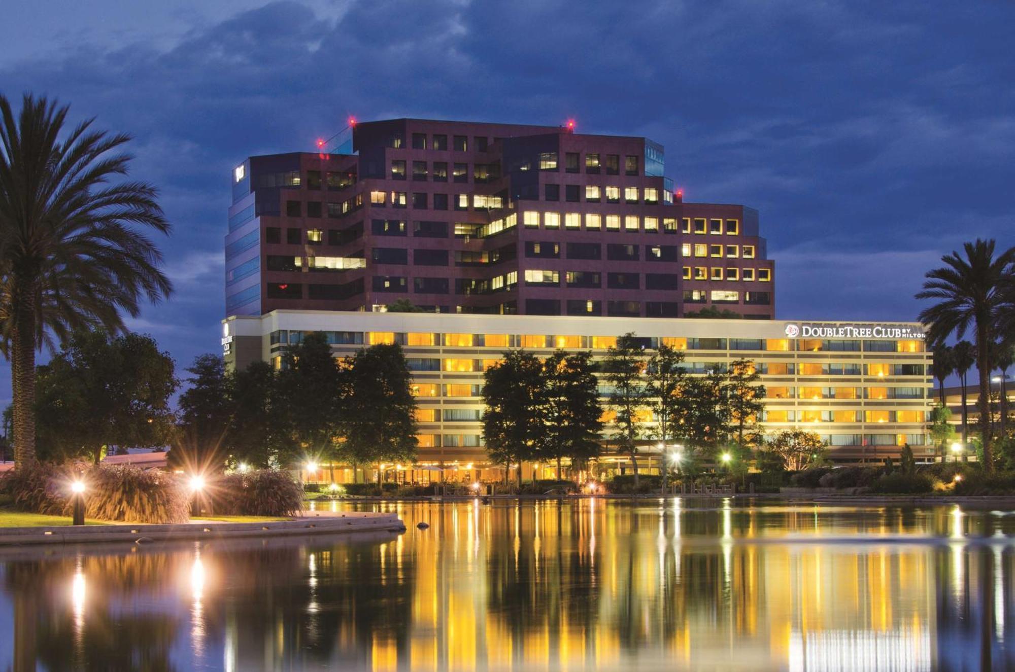 Doubletree By Hilton Orange County Airport Hotel Santa Ana Exterior foto