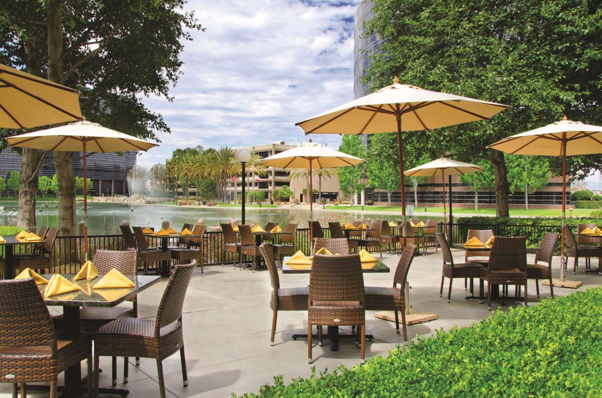 Doubletree By Hilton Orange County Airport Hotel Santa Ana Exterior foto